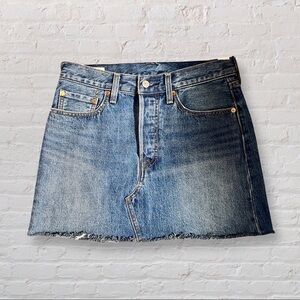 LEVIS DENIM SKIRT SZ 28